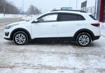 Подержанный автомобиль Kia Rio Hatchback 2020 года (8 фото)