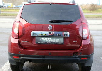 Подержанный автомобиль Renault Duster 2012 года (5 фото)