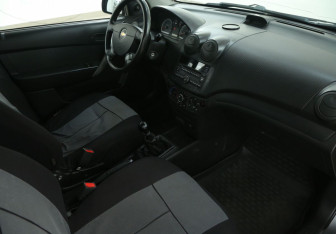 Подержанный автомобиль Chevrolet Aveo Sedan 2010 года (9 фото)