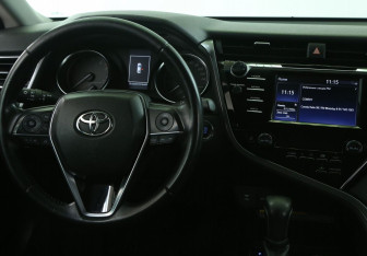 Подержанный автомобиль Toyota Camry Sedan 2019 года (14 фото)