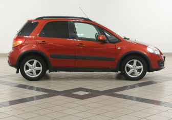 Подержанный автомобиль Suzuki SX4 Hatchback 2010 года (5 фото)