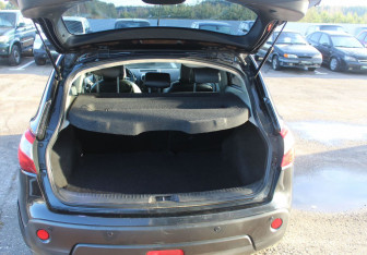Подержанный автомобиль Nissan Qashqai 2010 года (16 фото)