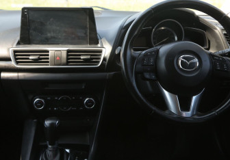 Подержанный автомобиль Mazda Axela Hatchback 2014 года (14 фото)