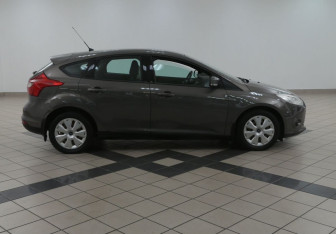 Подержанный автомобиль Ford Focus Hatchback 2014 года (4 фото)