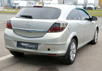 Подержанный автомобиль Opel Astra Hatchback 2010 года (6 фото)
