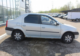 Подержанный автомобиль Renault Logan Sedan 2008 года (8 фото)