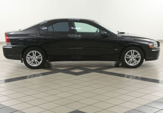 Подержанный автомобиль Volvo S60 2005 года (5 фото)