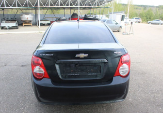 Подержанный автомобиль Chevrolet Aveo Sedan 2013 года (6 фото)