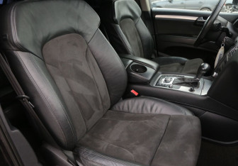 Подержанный автомобиль Audi Q7 2005 года (10 фото)