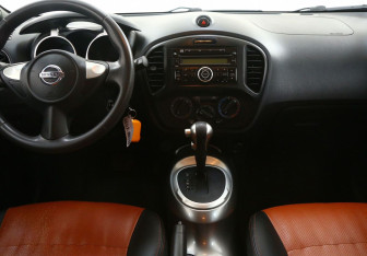 Подержанный автомобиль Nissan Juke 2015 года (9 фото)