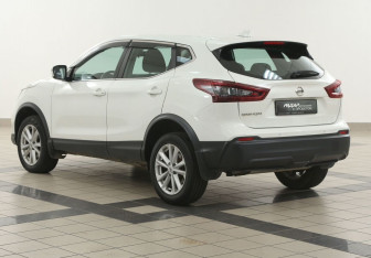 Подержанный автомобиль Nissan Qashqai 2021 года (2 фото)