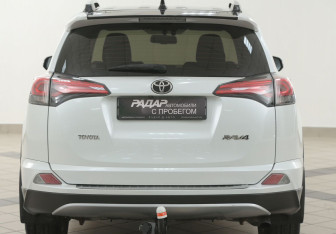 Подержанный автомобиль Toyota RAV4 2018 года (3 фото)