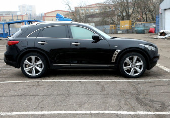 Подержанный автомобиль Infiniti FX 2012 года (7 фото)