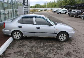 Подержанный автомобиль Hyundai Accent Sedan 2003 года (8 фото)