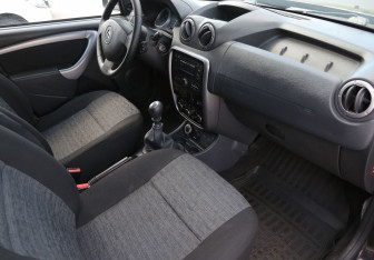 Подержанный автомобиль Renault Duster 2013 года (9 фото)