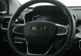 Подержанный автомобиль Geely Coolray 2023 года (16 фото)