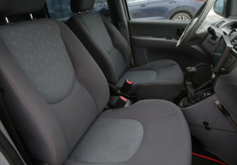 Подержанный автомобиль Hyundai Matrix 2004 года (10 фото)