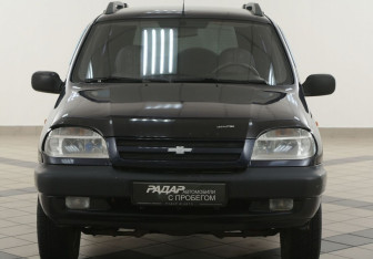Подержанный автомобиль Chevrolet Niva 2005 года (6 фото)