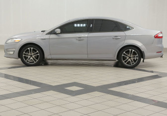 Подержанный автомобиль Ford Mondeo Sedan 2011 года (7 фото)