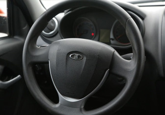 Подержанный автомобиль LADA (ВАЗ) Kalina Hatchback 2013 года (16 фото)