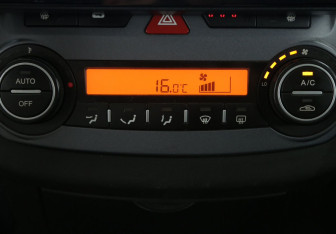 Подержанный автомобиль Kia Ceed Wagon 2008 года (17 фото)