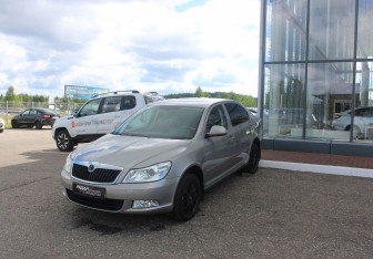 Подержанный автомобиль Skoda Octavia Liftback 2012 года (3 фото)