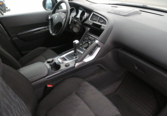 Подержанный автомобиль Peugeot 3008 2011 года (9 фото)