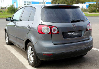 Подержанный автомобиль Volkswagen Golf Plus 2008 года (4 фото)