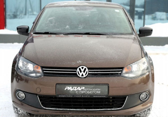 Подержанный автомобиль Volkswagen Polo Sedan 2014 года (2 фото)