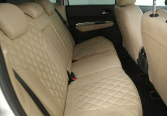 Подержанный автомобиль Peugeot 3008 2012 года (11 фото)