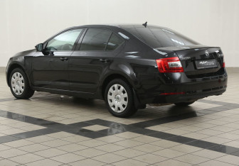 Подержанный автомобиль Skoda Octavia Liftback 2019 года (2 фото)