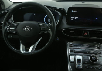 Подержанный автомобиль Hyundai Santa Fe 2021 года (15 фото)