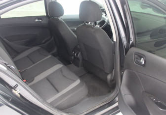 Подержанный автомобиль Peugeot 408 2014 года (12 фото)