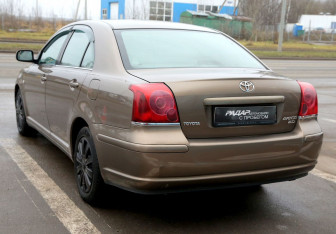 Подержанный автомобиль Toyota Avensis Sedan 2004 года (4 фото)