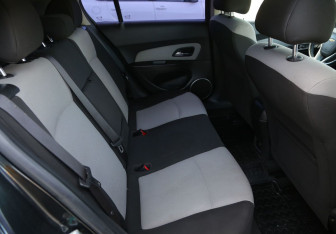Подержанный автомобиль Chevrolet Cruze Hatchback 2013 года (11 фото)