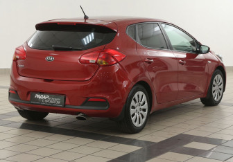 Подержанный автомобиль Kia Ceed Hatchback 2013 года (4 фото)
