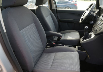 Подержанный автомобиль Ford C-MAX 2006 года (10 фото)