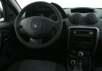 Подержанный автомобиль Renault Duster 2012 года (14 фото)