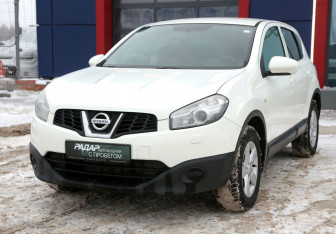 Подержанный автомобиль Nissan Qashqai 2012 года (3 фото)