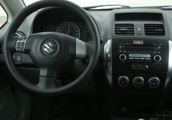 Подержанный автомобиль Suzuki SX4 Hatchback 2007 года (14 фото)