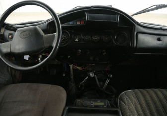 Подержанный автомобиль УАЗ 3151 2001 года (9 фото)