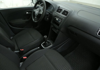 Подержанный автомобиль Volkswagen Polo Sedan 2012 года (9 фото)