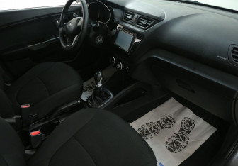 Подержанный автомобиль Kia Rio Sedan 2012 года (9 фото)
