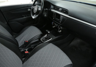 Подержанный автомобиль Kia Rio Hatchback 2018 года (11 фото)