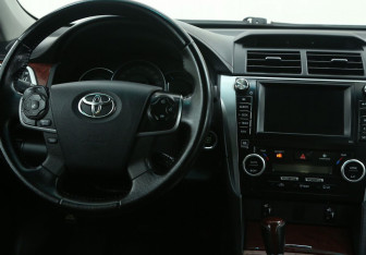 Подержанный автомобиль Toyota Camry Sedan 2014 года (14 фото)