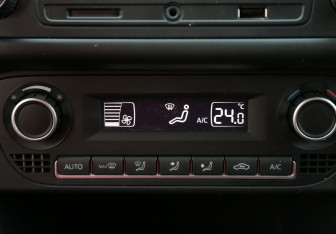 Подержанный автомобиль Volkswagen Polo Sedan 2016 года (17 фото)