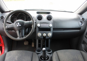 Подержанный автомобиль Mitsubishi Colt Hatchback 2008 года (13 фото)
