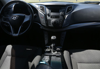 Подержанный автомобиль Hyundai i40 Sedan 2015 года (12 фото)