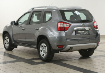 Подержанный автомобиль Nissan Terrano 2014 года (2 фото)