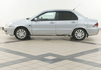 Подержанный автомобиль Mitsubishi Lancer Sedan 2007 года (7 фото)